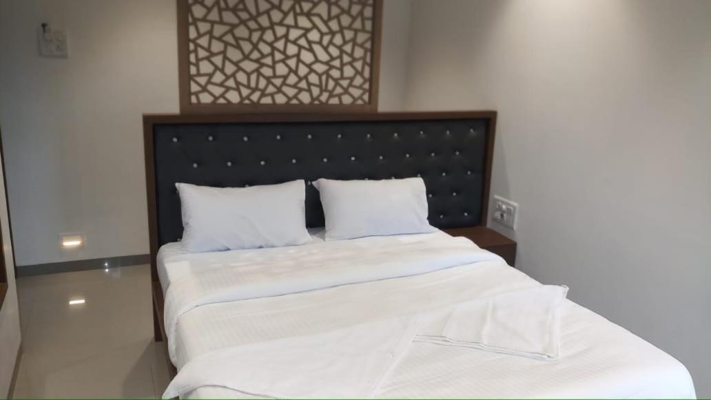 Dukes Plaza Hotel Kalyan Ngoại thất bức ảnh